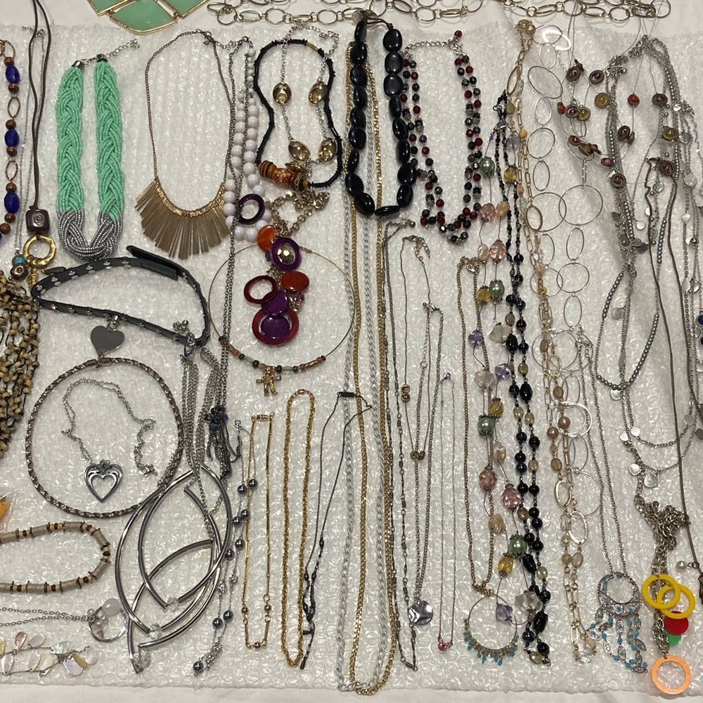 70 Necklaces Bundle - Picture 3 of 4